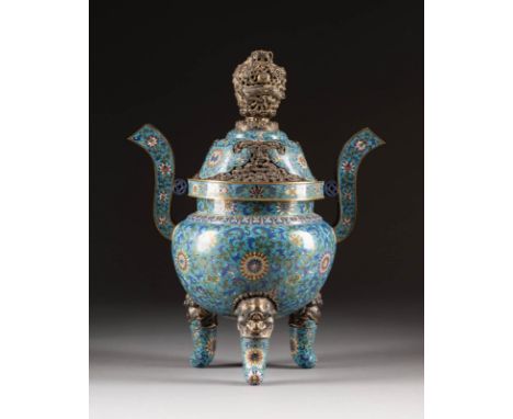    FEINES CLOISONNÉ-RÄUCHERGEFÄß IN DING-FORM     China, 19. Jh.     Email-Cloisonné auf Bronze, part. vergoldet. H. 45 cm. F