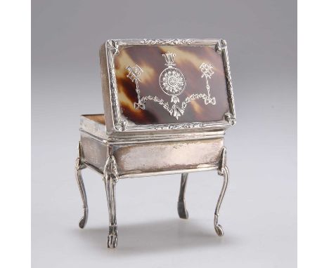 AN EDWARDIAN SILVER AND TORTOISESHELL RING BOX by William Comyns &amp; Sons, London 1908, the hinged rectangular cover decora
