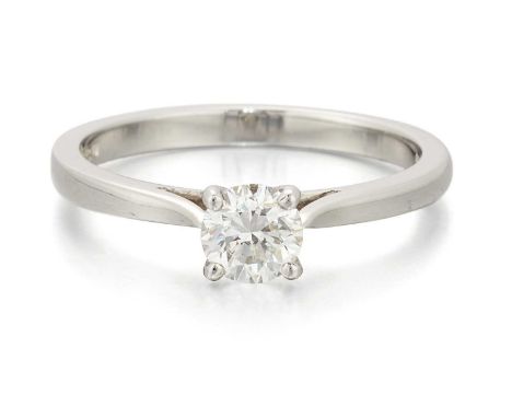 AN 18 CARAT WHITE GOLD SOLITAIRE DIAMOND RING a round brilliant-cut diamond in a claw setting. Diamond weight 0.50ct, hallmar