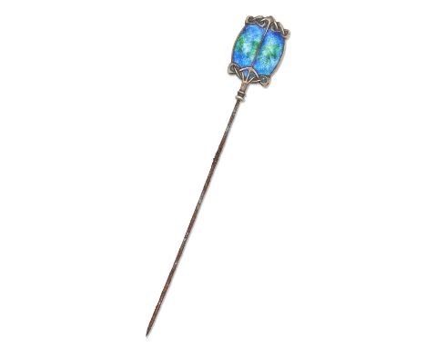 AN ART NOUVEAU ENAMEL HAT PIN a stylized seed head filled with blue-green enamel with Celtic knot borders. Top 4cm by 1.5cmEn