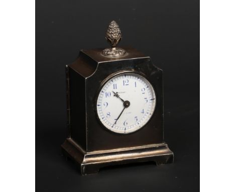 An Edwardian silver cased desk clock by William Comyns &amp; Sons. With pineapple finial, enamel dial and housing a French mo