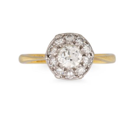 AN ANTIQUE DIAMOND CLUSTER RING, set with old cut diamonds mounted in 18ct yellow gold. Estimated: weight of diamonds: 0.80 c