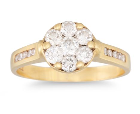 A DIAMOND CLUSTER RING, seven round brilliant cut illusion set diamonds to diamond shoulders, mounted in 18ct yellow gold. Es