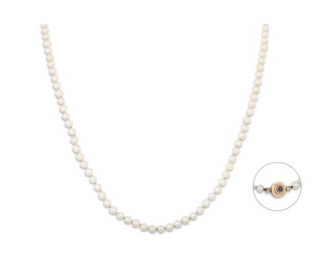 A CULTURED PEARL NECKLACE, with circular sapphire and yellow gold clasp, made by Emma Stewart Liberty, Dublin 1980s