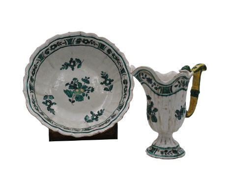 Antica maiolica decorata a motivi floreali e vegetali su fondo bianco. Cerreto. Secolo XIX. Cm d 33 (bacile); cm h 22 (brocca