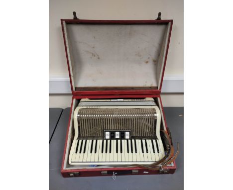 Vintage Hohner accordion, in white pearloid finish. In hard carry case. 