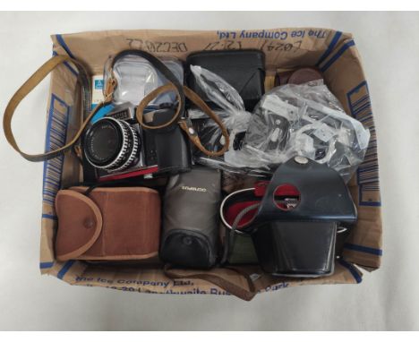 Box of vintage cameras &amp; photographic equipment to include a Praktica PL Nova IB slr camera with a Carl Zeiss 50mm F2.8 l
