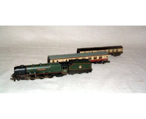 GRAHAM FARISH 370-100 BR Green Class 8P 4-6-2 'Queen Elizabeth' (ex Set) - missing Tender coupling otherwise Good) and a Grah