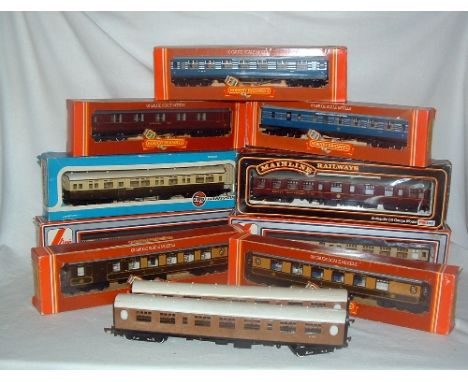 HORNBY/TRIANG/LIMA/MAINLINE/AIRFIX 11 x Coaches - Hornby R422/423 LMS Blue Coronation Scot, R223 x 2 Pullman Cars and R485 LN