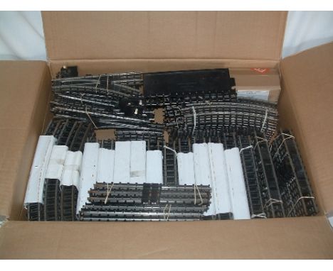 TRIANG Series 3 Track - 115 x R190, 24 x R191, 8 x R192, 15 x R193, 12 x R194, 60 x R195, 6 x R295 and 21 x R198 Uncoupling R