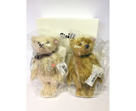 Two Steiff (Germany) Collectors Bears: EAN663437 2012 Danbury Mint Exclusive Bear, limited edition no.910 of year 2012; EAN66