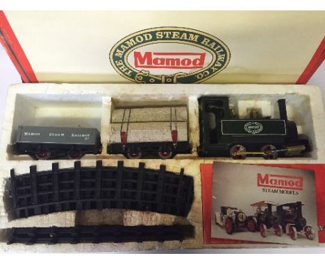 Mamod RS1 Steam Railway Set, comprising: 0-4-0 SL1 steam engine in green with brass fittings; 15 x track sections; booklets a
