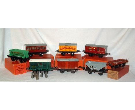HORNBY 0 Gauge 6 x Goods Wagons and 2 x 2axle Coaches - No 1 Southern Green Milk Traffic Van with Type 3 Chassis and 6 x Milk