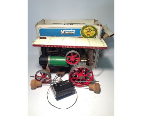 Mamod TE1a Steam Traction Engine, includes steering rod, scuttle and funnel. Has been fired and overall F in F/P box. 