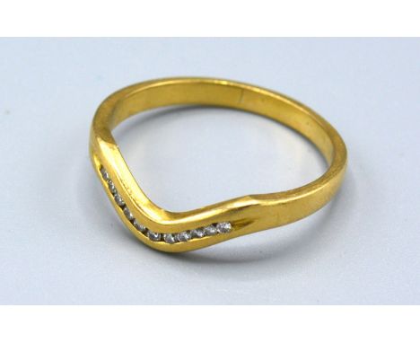 An 18ct Yellow Gold Diamond Set Ring of V Shape set with eleven diamonds, 4 gms Size U 