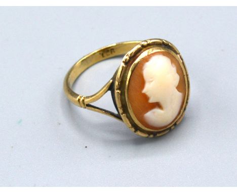 A 9ct Yellow Gold Ring set with Cameo, 2.2 gms Size I 