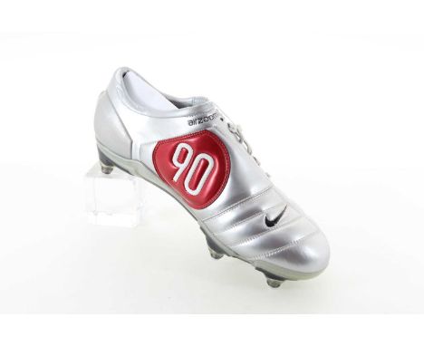 FERNANDO TORRES, SIGNED FOOTBALL BOOT, loose, with COAsize 10.5