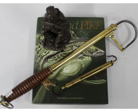 Fishing collectables&nbsp; - antique brass and turned wooden handled telescopic salmon gaff, Salter brass fishing scales 0-20