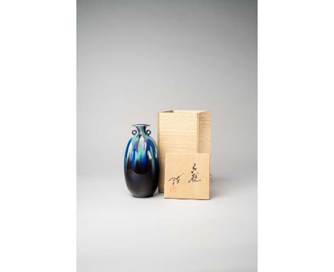 A JAPANESE DOUBLE-HANDLED VASE BY TOKUDA YASOKICHI III/ MASAHIKO (1933-2009)HEISEI ERA, 20TH CENTURYOf tall ovoid form with a