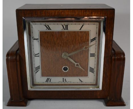 An Art Deco Oak Mantle Clock with Pendulum and Key, 25cm Wide 