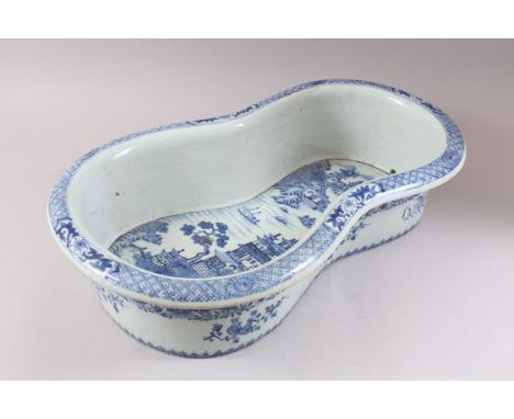 A CHINESE 18TH CENTURY BLUE &amp; WHITE PORCELAIN FOOT BATH / BASIN, decorated with scenes of landscape with temples and nati