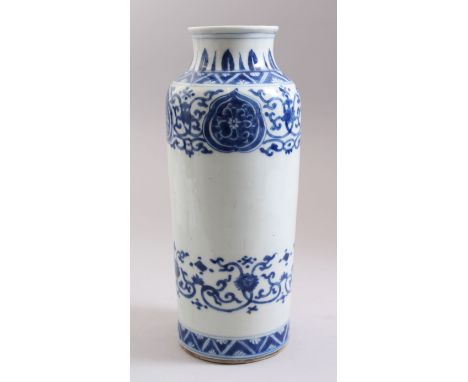 AN 18TH CENTURY CHINESE KANGXI STYLE BLUE &amp; WHITE PORCELAIN VASE,  the upper section decorated with a ruyi style band sur