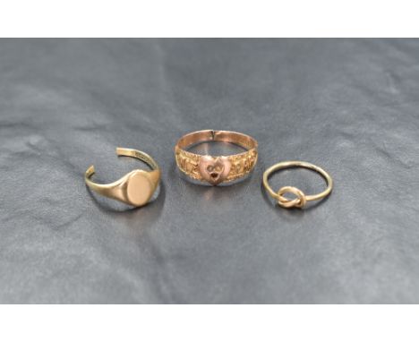 A 9ct gold Mizpah ring, having a central heart with three central stones, with Mizpah written across the band, along with a 9