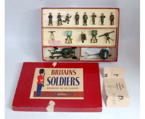 A Britains No. 2052 Anti Aircraft display set, 1951 version comprising of 1x 2 pounder anti aircraft gun on wheels, searchlig