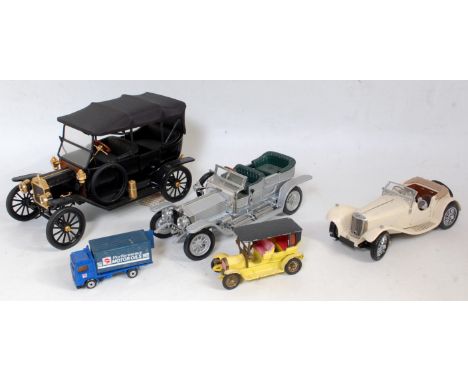 Three trays containing 11 various loose Franklin Mint and Danbury Mint 1/24 scale diecast and pewter saloons, sold with a qua