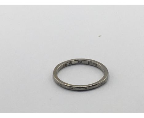 A platinum wedding ring weight 2.5g