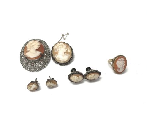 A collection of assorted cameo jewellery including a 9ct gold ring 3.38g