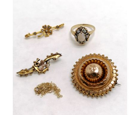 2 x 9ct marked gold bar brooches (1 with metal pin), unmarked gold circular brooch (with metal pin), 9ct marked gold chain, u