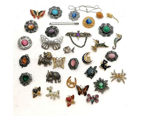 Qty of mostly costume brooches inc Catherine Popesco enamel turtle, bat, elephant, spider, cat in moon, seahorse etc - SOLD O