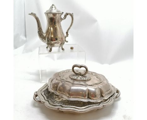 Mappin &amp; Webb silver plated entree dish with original strainer &amp; liner (32cm across with slight loss to plating) t/w 