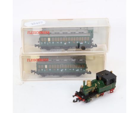 2 Fleischmann N gauge passenger coaches, 8092 and 8094, and an Arnold Rapido miniature locomotive (3) 