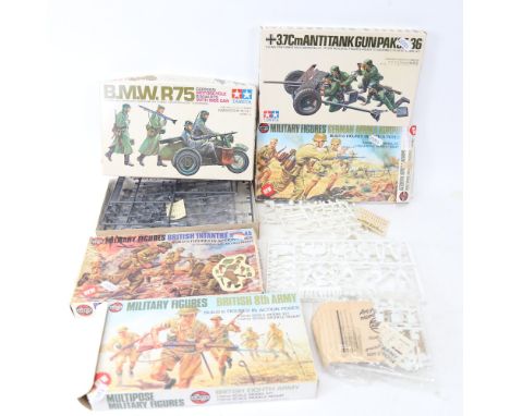 5 boxes of Vintage toy military infantry and vehicle model kits (5 boxes) 