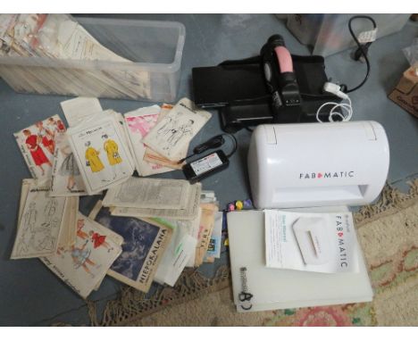 A collection of crafting items, to include a Fabmatic embossing machine, a Sizzly Bigshot die cutter and a large selection of
