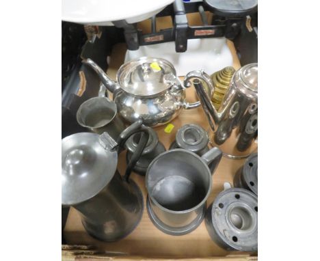 A tray of assorted metal ware to include enamel scales and weights 