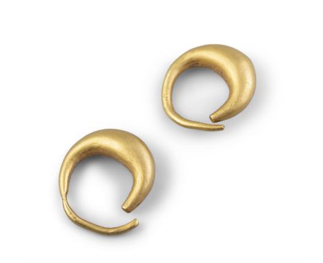 BRONZE AGE GOLD RING-MONEY, two Penannular rings of circular section of solid gold with a high purity. (7.7g)The social and l
