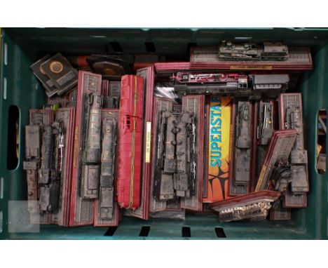 A quantity of model locomotives on wooden bases, to/w a small assortment of Corgi and other boxed cars (box)