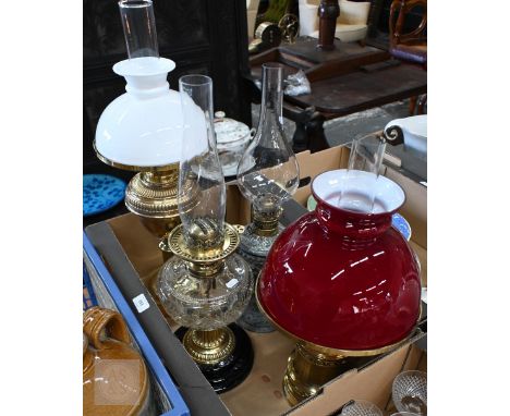 Four various antique and vintage oil lamps (4) 