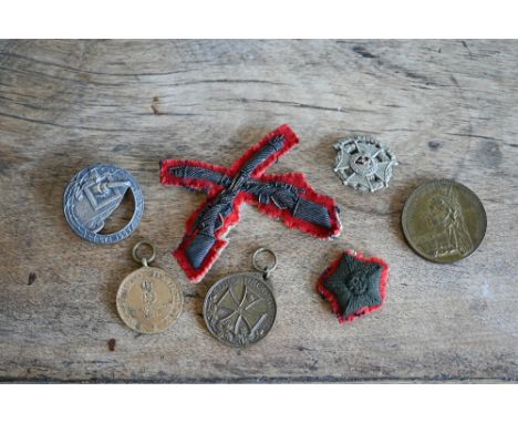 A German 1870-71 War Commemorative Medal (combat veteran), a WW1 Veteran's League Campaign Service Medal and a Maginot Line s
