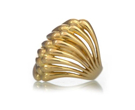 WAVE RING in eighteen carat gold, size KQty: 7.1g