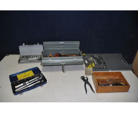 A COLLECTION OF TOOLS to include a small metal toolbox containing a small quantity of tools such as hand drill/drivers, vice 