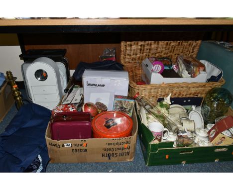 A QUANTITY OF ASSORTED SUNDRY ITEMS ETC, to include six Royal Doulton Larchmont breakfast and soup bowls, six Yorkshire Rose 