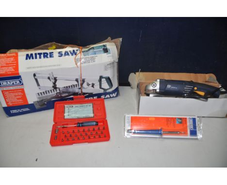 A PERFORMANCE PRO CLM900AG ANGLE GRINDER in original box with spare discs (PAT pass and working), along with a Draper MS550 m