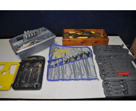 A QUANTITY OF HAND TOOLS to include a tray of spanners to include open end, ring and adjustable spanners, an incomplete cased