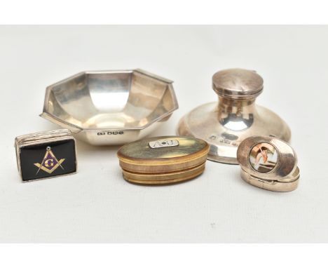 A VICTORIAN OVAL HORN SNUFF BOX, TWO MODERN PILL BOXES WITH ENAMELLED COVERS, A GEORGE V SILVER CAPSTAN INKWELL AND AN OCTAGO