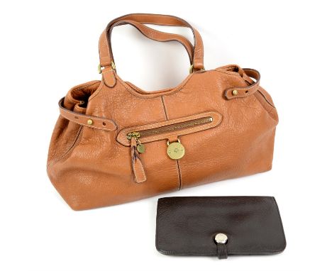 Mulberry vintage "Somerset Tote" tan leather bag with attached Mulberry fob to front serial number 687930, 46cm wide at wides