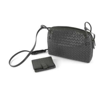 Bottega Veneta grey woven leather shoulder bag, zipped top and matching wallet purse. Bag 26cm x 19cm, dust bag  Condition Re